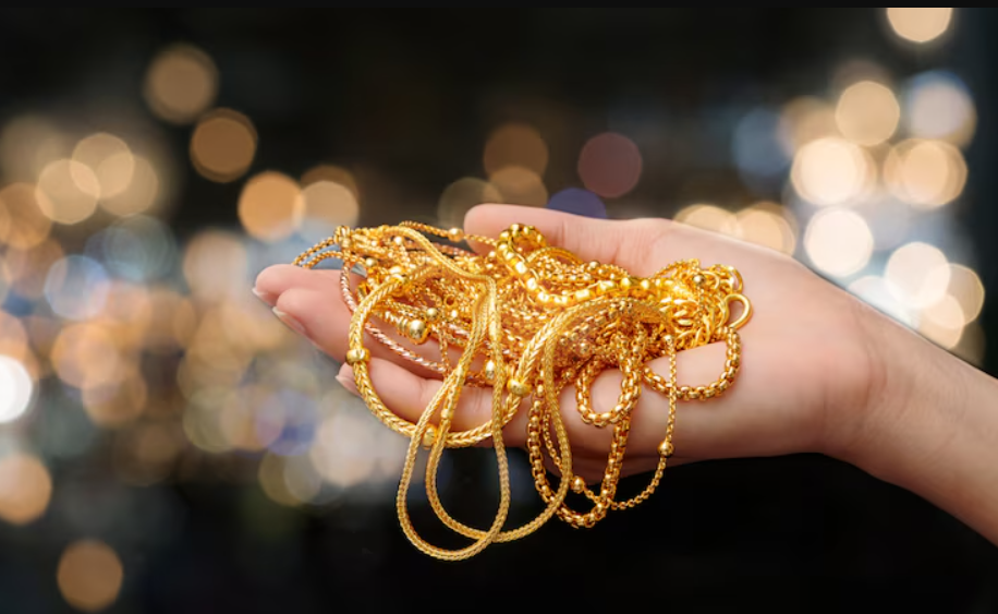 How Gold Buyers in Florida Assess Your Gold Items, 10 Signs It's Time to Sell Your Unwanted Jewelry